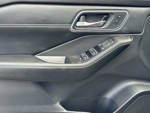 Certified 2025 Nissan Rogue Platinum image 18