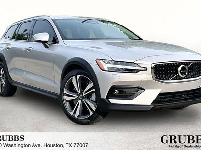 Used 2025 Volvo V60 B5 Cross Country Plus
