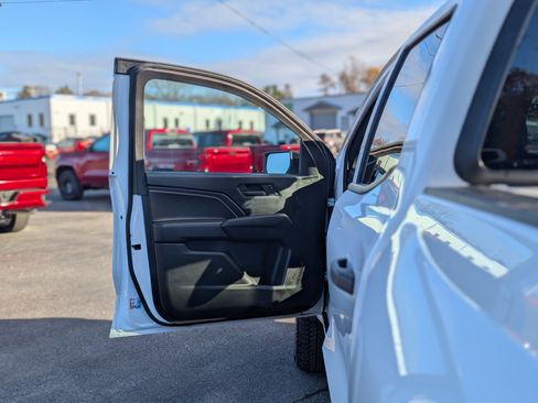 Used 2024 Chevrolet Colorado Trail Boss w/ Advanced Trailering Package image 27