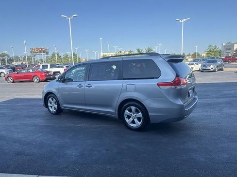 Used 2012 Toyota Sienna LE FWD image 3