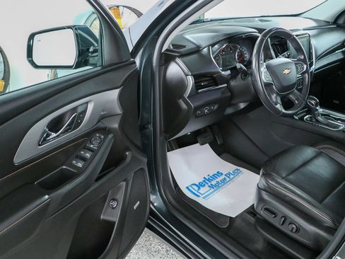 Used 2018 Chevrolet Traverse LT FWD image 3
