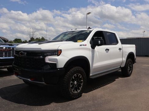 Used 2025 Chevrolet Silverado 1500 ZR2 w/ Technology Package AWD/4WD image 3