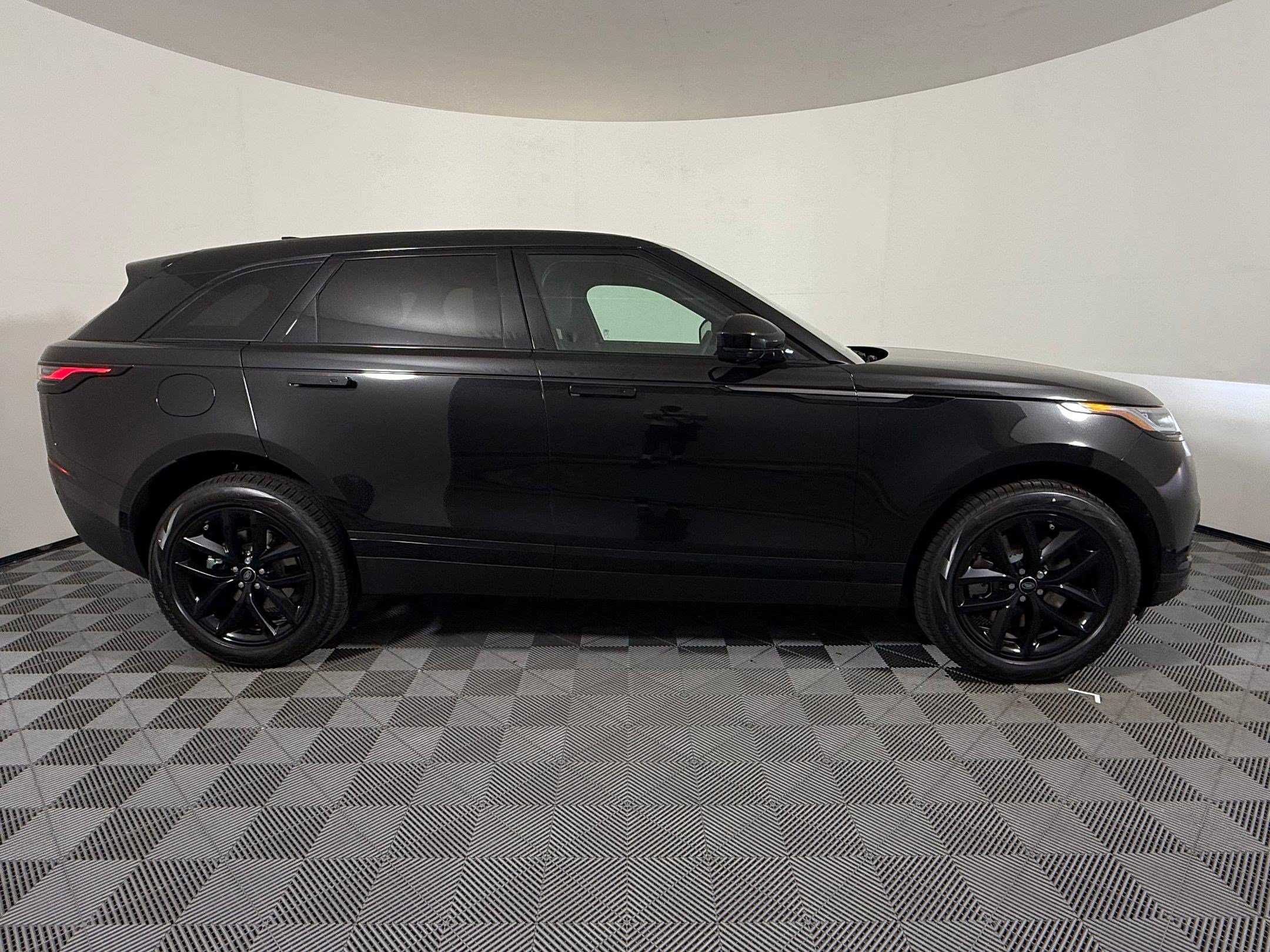 New 2026 Land Rover Range Rover Velar S AWD/4WD image 8
