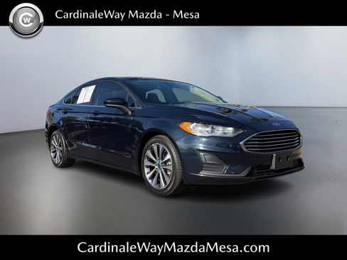 Used 2020 Ford Fusion SE image 1