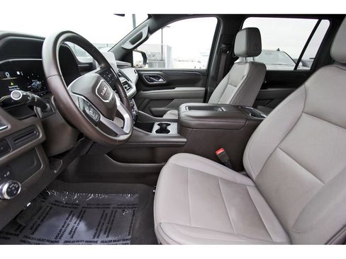 Used 2023 GMC Yukon XL SLT image 6