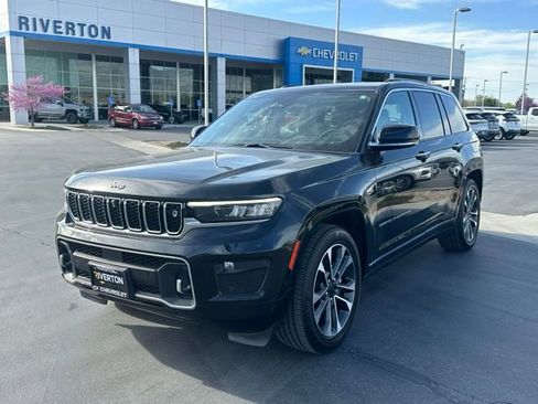 Used 2023 Jeep Grand Cherokee Overland w/ Advanced Protech Group III AWD/4WD image 31