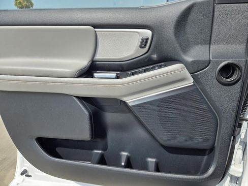 Used 2025 Ford Expedition Active RWD image 19