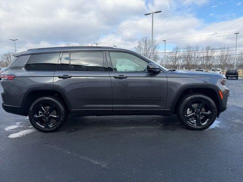 Certified 2025 Jeep Grand Cherokee L Limited w/ Luxury Tech Group II image 8