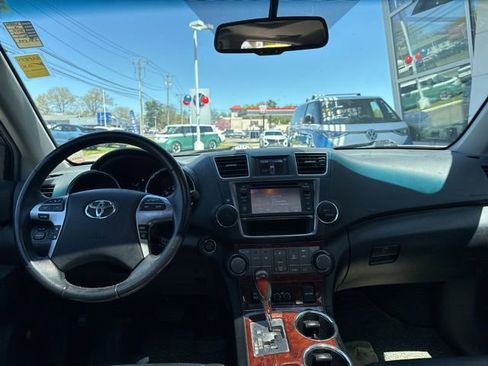 Used 2013 Toyota Highlander Limited AWD/4WD image 8