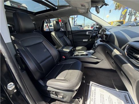Used 2020 Ford Explorer XLT w/ Equipment Group 202A AWD/4WD image 31