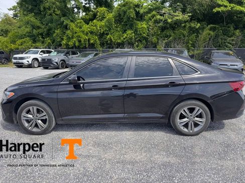 Used 2022 Volkswagen Jetta SE FWD image 2