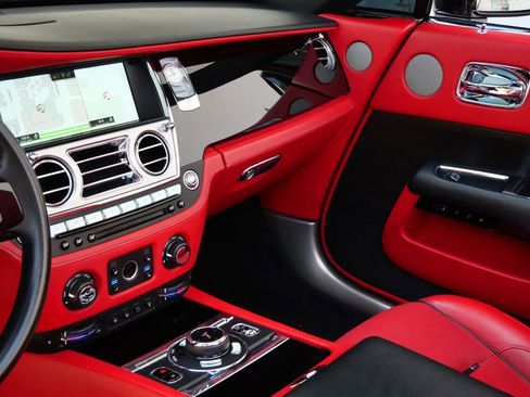 Used 2018 Rolls-Royce Dawn image 11