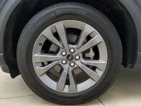 Used 2023 Ford Explorer XLT w/ Equipment Group 202A AWD/4WD image 9