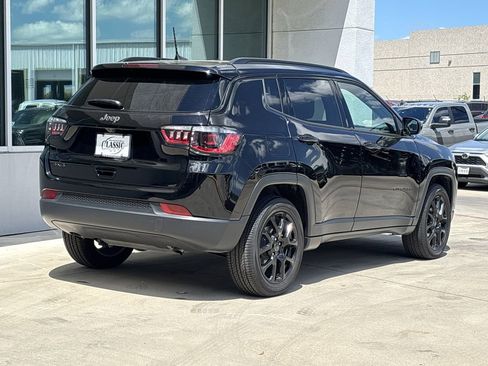 New 2026 Jeep Compass Latitude image 3
