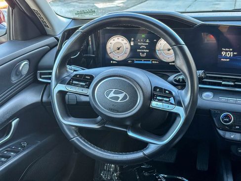 Used 2024 Hyundai Elantra Limited image 18