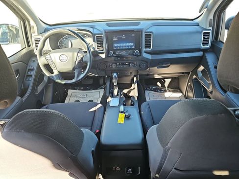 Used 2024 Nissan Frontier SV w/ SV Convenience Package image 10