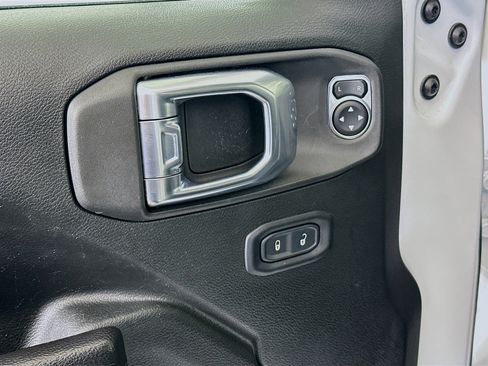 Used 2022 Jeep Gladiator Sport image 15