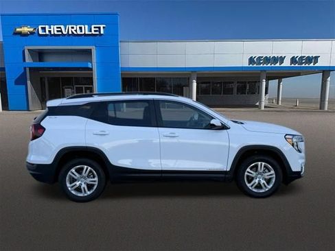 Used 2024 GMC Terrain SLE w/ Driver Convenience Package AWD/4WD image 3