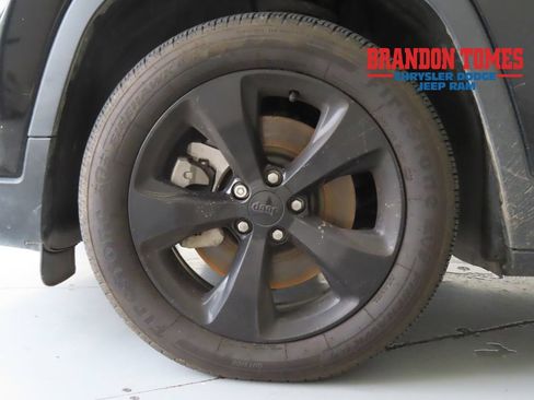 Used 2021 Jeep Cherokee Latitude Plus FWD image 25