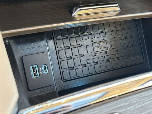 Used 2023 Ford Expedition Limited image 39