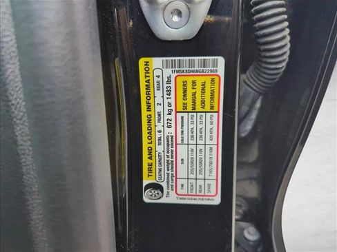 Used 2022 Ford Explorer XLT w/ Equipment Group 202A AWD/4WD image 29