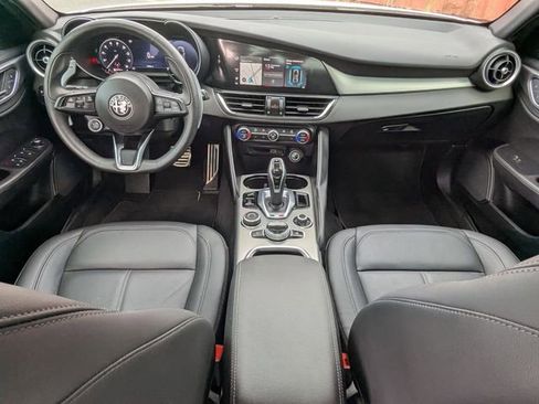 Used 2025 Alfa Romeo Giulia AWD image 13