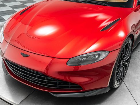 Used 2023 Aston Martin V8 Vantage Coupe RWD image 33