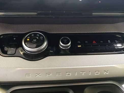 Used 2025 Ford Expedition Active AWD/4WD image 22