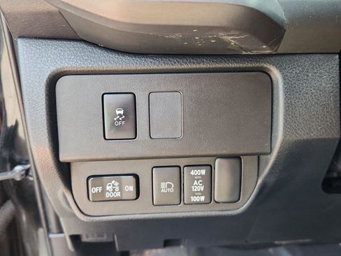 Used 2020 Toyota Tacoma TRD Sport w/ Technology Package AWD/4WD image 17