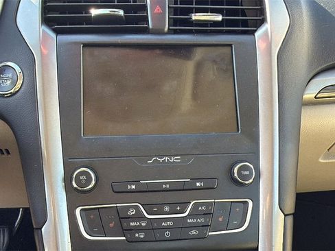 Used 2019 Ford Fusion SEL image 9