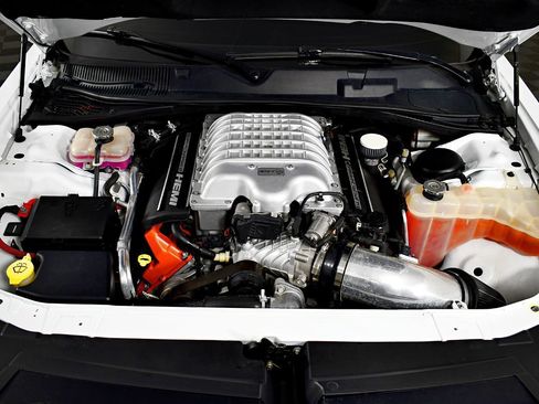 Used 2015 Dodge Challenger SRT Hellcat image 41