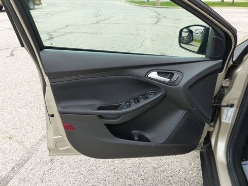 Used 2018 Ford Focus SE FWD image 18