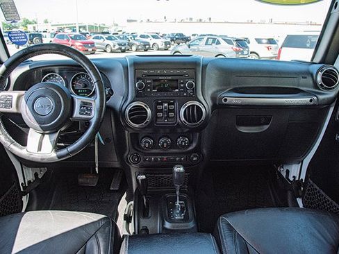 Used 2018 Jeep Wrangler Unlimited Sahara image 5