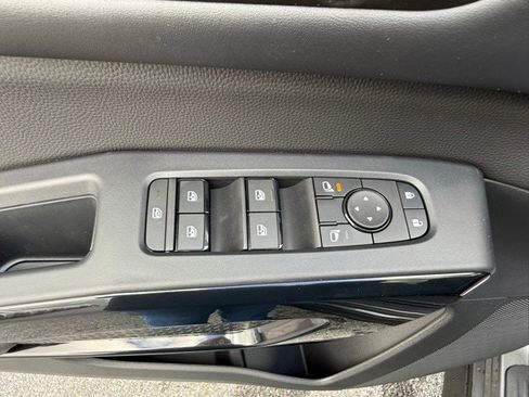 New 2025 Nissan Pathfinder SV image 11