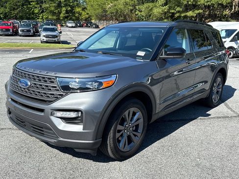 Used 2024 Ford Explorer XLT w/ Equipment Group 202A AWD/4WD image 3