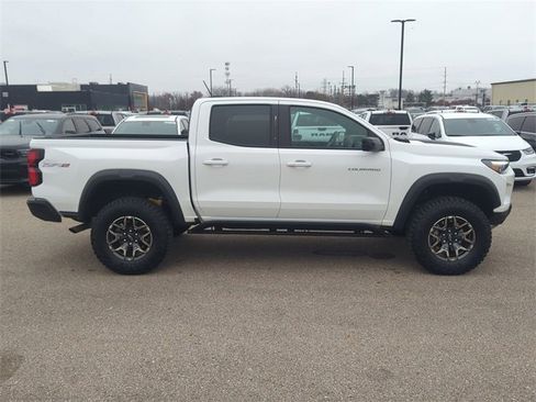 Used 2024 Chevrolet Colorado ZR2 w/ Technology Package image 2