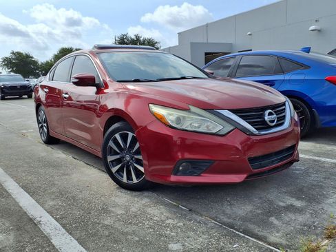 Used 2016 Nissan Altima 2.5 SL w/ Moonroof Package FWD image 2