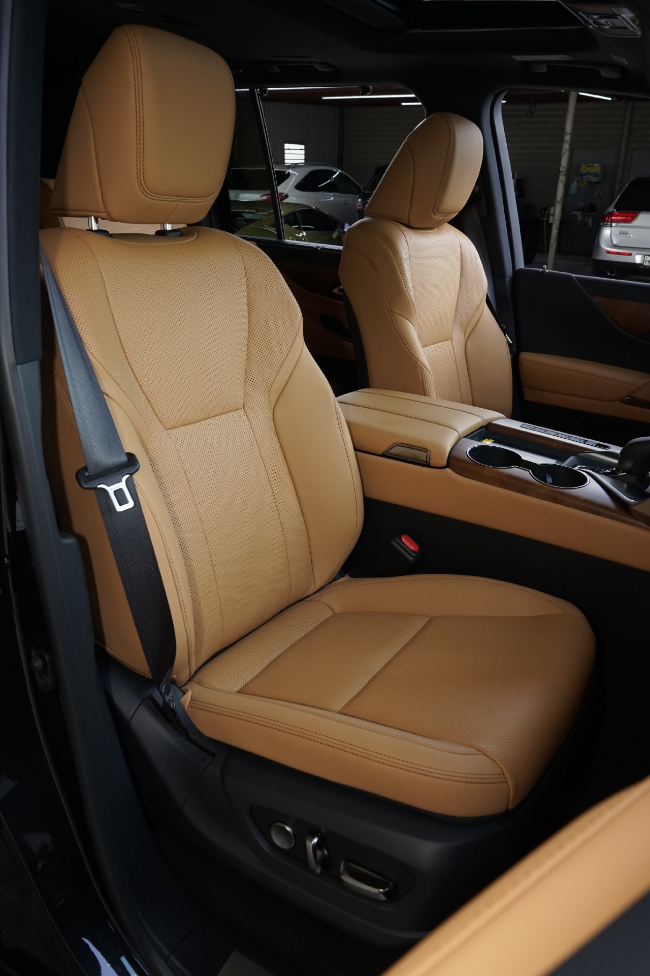 Used 2026 Lexus LX 700h Luxury AWD/4WD image 4