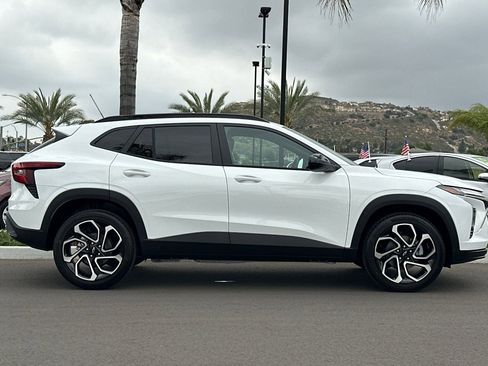 New 2026 Chevrolet Trax RS image 3