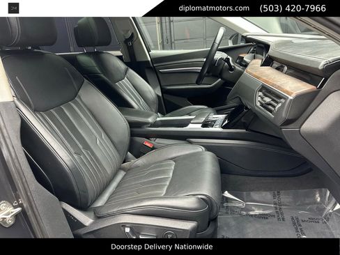 Used 2019 Audi e-tron Prestige w/ Prestige Package image 20