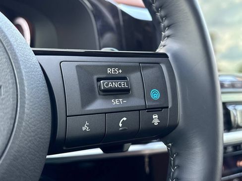 Used 2025 Nissan Pathfinder Platinum FWD image 15