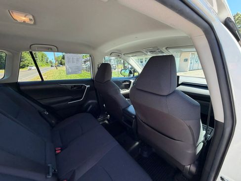 Used 2020 Toyota RAV4 LE w/ All Weather Liner Package AWD/4WD image 15