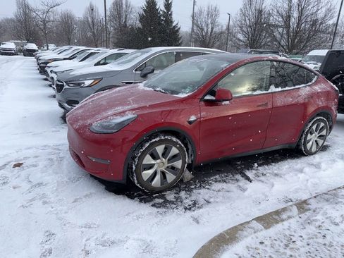Used 2023 Tesla Model Y Long Range image 3