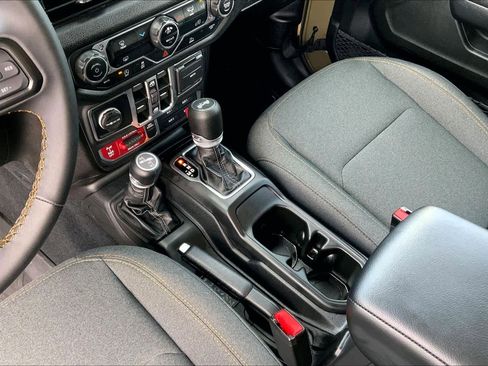 Used 2025 Jeep Wrangler Willys image 18