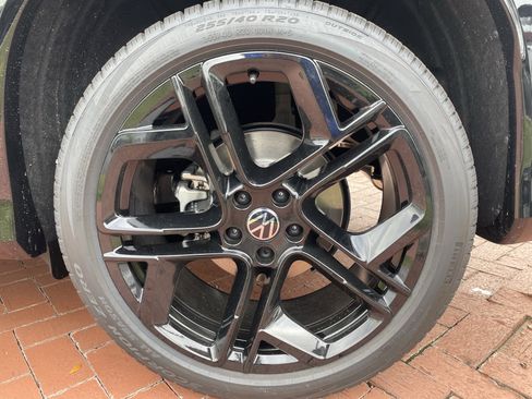 New 2026 Volkswagen Tiguan SE R-Line image 8