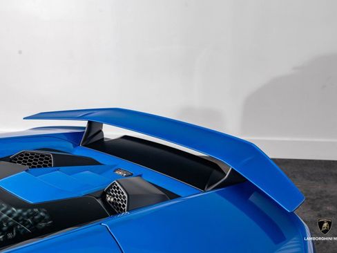 Used 2023 Lamborghini Huracan Tecnica image 9