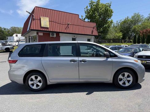 Used 2016 Toyota Sienna L FWD image 8