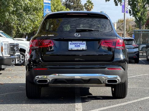 Used 2022 Mercedes-Benz GLC 300 w/ Premium Package Lite image 4