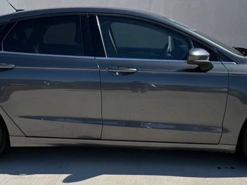 Used 2017 Ford Fusion SE FWD image 5