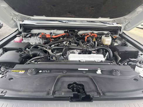 Used 2025 Toyota Land Cruiser image 29